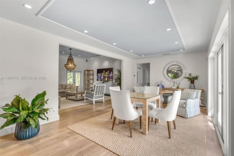 Casa en alquiler en Coral Gables, Florida, 4 dormitorios, 278.34 m2 № 2056594 - foto 11