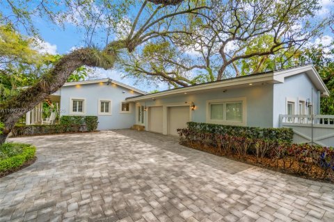 Casa en alquiler en Coral Gables, Florida, 4 dormitorios, 278.34 m2 № 2056594 - foto 7