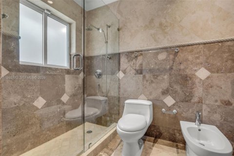 Casa en alquiler en Coral Gables, Florida, 4 dormitorios, 278.34 m2 № 2056594 - foto 23