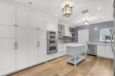 Casa en alquiler en Coral Gables, Florida, 4 dormitorios, 278.34 m2 № 2056594 - foto 15