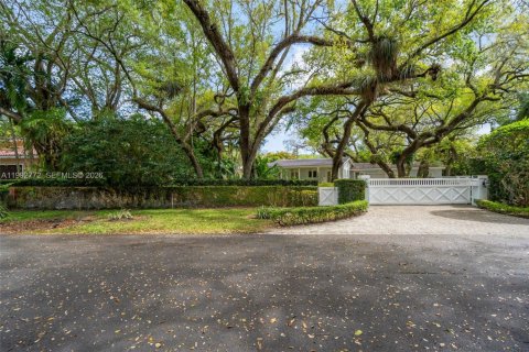 Casa en alquiler en Coral Gables, Florida, 4 dormitorios, 278.34 m2 № 2056594 - foto 5