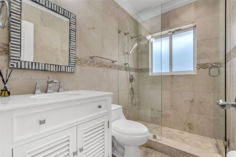 Casa en alquiler en Coral Gables, Florida, 4 dormitorios, 278.34 m2 № 2056594 - foto 19