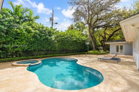 Casa en alquiler en Coral Gables, Florida, 4 dormitorios, 278.34 m2 № 2056594 - foto 28