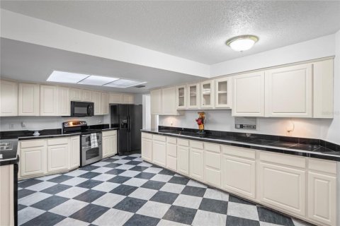 House in Tarpon Springs, Florida 4 bedrooms, 252.51 sq.m. № 1884573 - photo 15