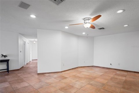 House in Tarpon Springs, Florida 4 bedrooms, 252.51 sq.m. № 1884573 - photo 11