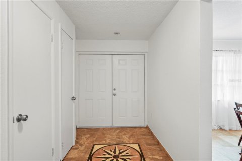 House in Tarpon Springs, Florida 4 bedrooms, 252.51 sq.m. № 1884573 - photo 8