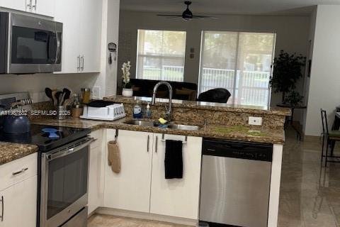 House in Weston, Florida 3 bedrooms, 144.18 sq.m. № 2068513 - photo 6