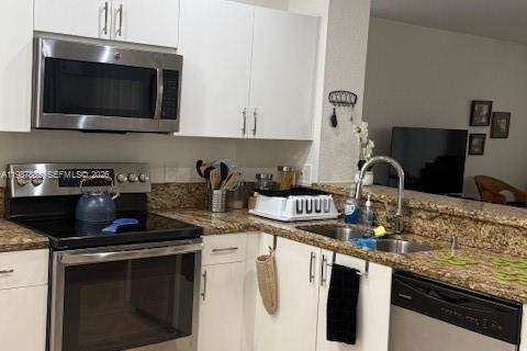 House in Weston, Florida 3 bedrooms, 144.18 sq.m. № 2068513 - photo 5