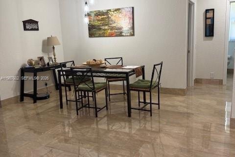 House in Weston, Florida 3 bedrooms, 144.18 sq.m. № 2068513 - photo 2