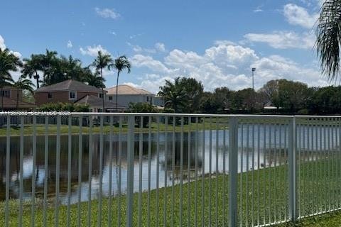 House in Weston, Florida 3 bedrooms, 144.18 sq.m. № 2068513 - photo 17