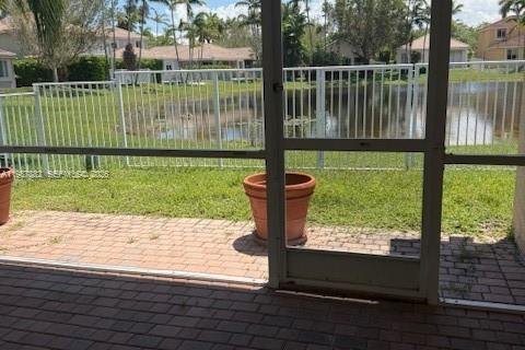 House in Weston, Florida 3 bedrooms, 144.18 sq.m. № 2068513 - photo 15