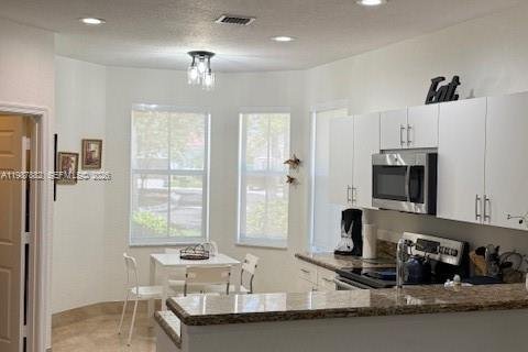 House in Weston, Florida 3 bedrooms, 144.18 sq.m. № 2068513 - photo 4