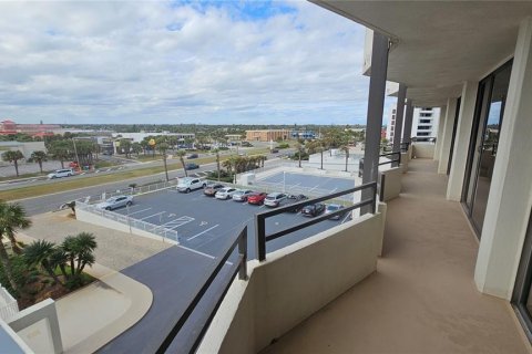 Condo in Daytona Beach, Florida, 2 bedrooms  № 2092848 - photo 10
