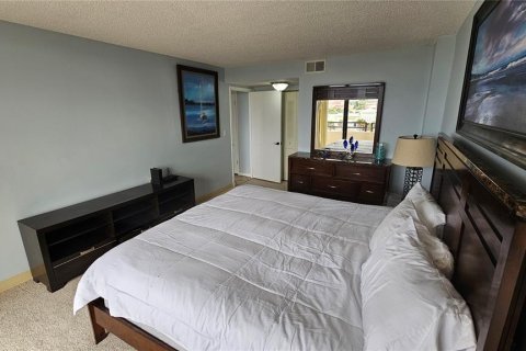 Condo in Daytona Beach, Florida, 2 bedrooms  № 2092848 - photo 21