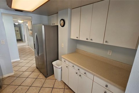 Condo in Daytona Beach, Florida, 2 bedrooms  № 2092848 - photo 17