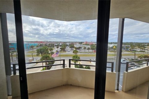 Condo in Daytona Beach, Florida, 2 bedrooms  № 2092848 - photo 22