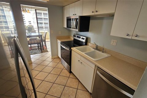 Condo in Daytona Beach, Florida, 2 bedrooms  № 2092848 - photo 15
