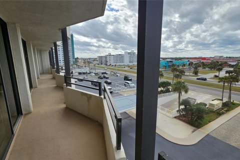 Condo in Daytona Beach, Florida, 2 bedrooms  № 2092848 - photo 12