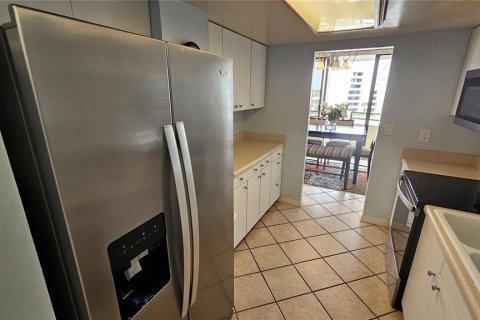 Condo in Daytona Beach, Florida, 2 bedrooms  № 2092848 - photo 16