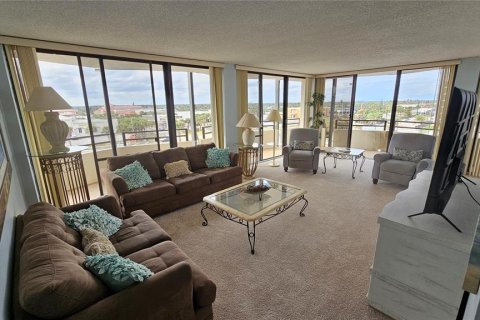 Condo in Daytona Beach, Florida, 2 bedrooms  № 2092848 - photo 2