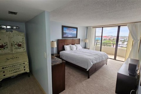 Condo in Daytona Beach, Florida, 2 bedrooms  № 2092848 - photo 19