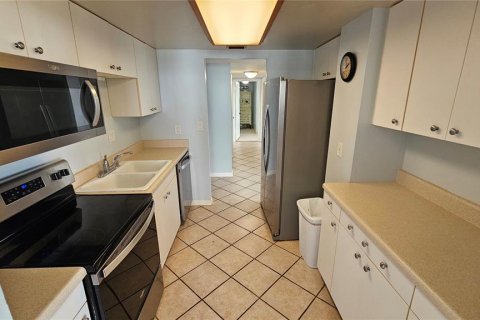 Condo in Daytona Beach, Florida, 2 bedrooms  № 2092848 - photo 13