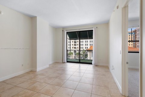 Condo in Coral Gables, Florida, 2 bedrooms  № 2012768 - photo 3