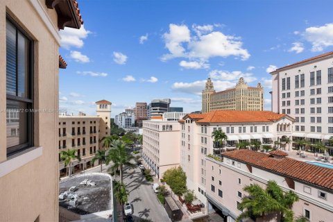 Condo in Coral Gables, Florida, 2 bedrooms  № 2012768 - photo 8