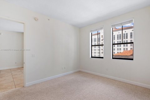 Condo in Coral Gables, Florida, 2 bedrooms  № 2012768 - photo 12