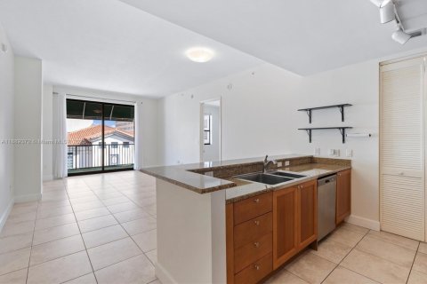 Condo in Coral Gables, Florida, 2 bedrooms  № 2012768 - photo 2