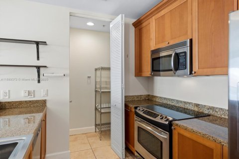 Condo in Coral Gables, Florida, 2 bedrooms  № 2012768 - photo 5