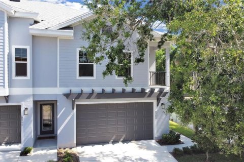 Townhouse in Tampa, Florida 3 bedrooms, 160.26 sq.m. № 2280110