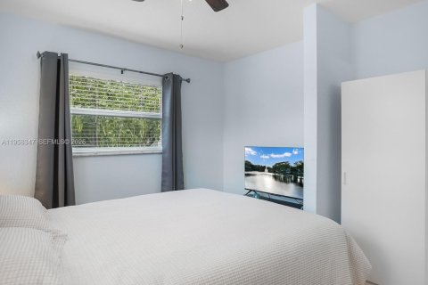 Condominio en venta en Lauderdale Lakes, Florida, 2 dormitorios, 87.7 m2 № 2020762 - foto 4