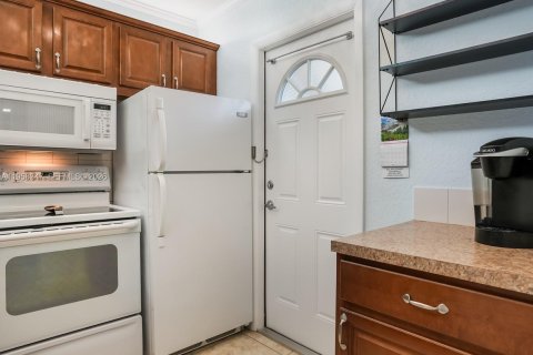 Condominio en venta en Lauderdale Lakes, Florida, 2 dormitorios, 87.7 m2 № 2020762 - foto 24