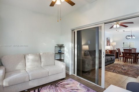 Condominio en venta en Lauderdale Lakes, Florida, 2 dormitorios, 87.7 m2 № 2020762 - foto 12
