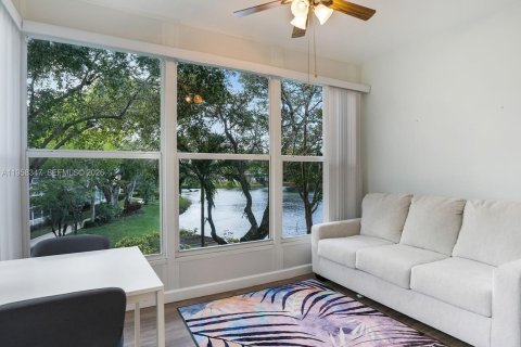 Condominio en venta en Lauderdale Lakes, Florida, 2 dormitorios, 87.7 m2 № 2020762 - foto 11
