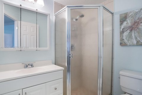 Condominio en venta en Lauderdale Lakes, Florida, 2 dormitorios, 87.7 m2 № 2020762 - foto 5
