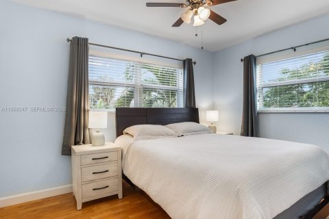 Condominio en venta en Lauderdale Lakes, Florida, 2 dormitorios, 87.7 m2 № 2020762 - foto 2
