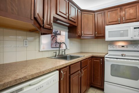 Condominio en venta en Lauderdale Lakes, Florida, 2 dormitorios, 87.7 m2 № 2020762 - foto 22