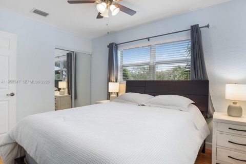 Condominio en venta en Lauderdale Lakes, Florida, 2 dormitorios, 87.7 m2 № 2020762 - foto 3