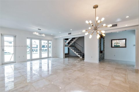 Купить виллу или дом в Корал-Гейблс, Флорида 4 спальни, 275.73м2, № 1974881 - фото 10