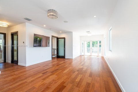 Купить виллу или дом в Корал-Гейблс, Флорида 4 спальни, 275.73м2, № 1974881 - фото 27