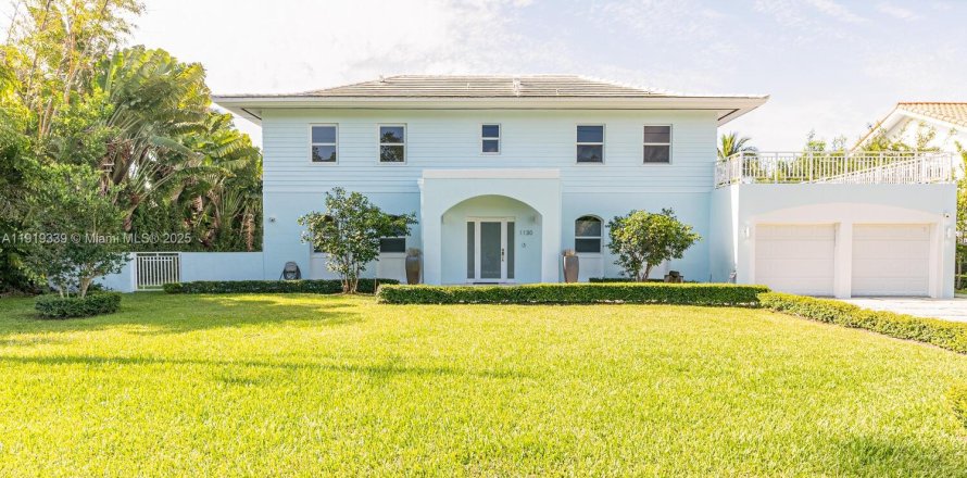 Дом в Корал-Гейблс, Флорида 4 спальни, 275.73м2 № 1974881