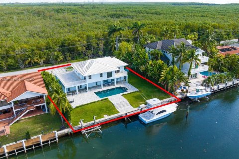 Купить виллу или дом в Корал-Гейблс, Флорида 4 спальни, 275.73м2, № 1974881 - фото 3