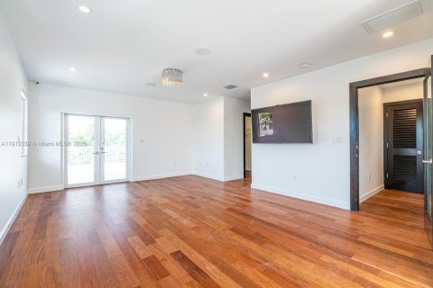 Купить виллу или дом в Корал-Гейблс, Флорида 4 спальни, 275.73м2, № 1974881 - фото 25