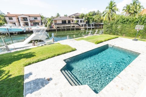 Купить виллу или дом в Корал-Гейблс, Флорида 4 спальни, 275.73м2, № 1974881 - фото 23