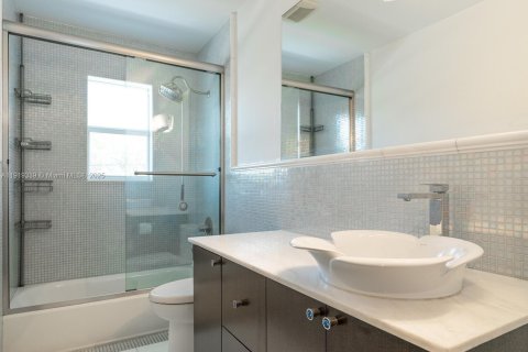 Купить виллу или дом в Корал-Гейблс, Флорида 4 спальни, 275.73м2, № 1974881 - фото 24