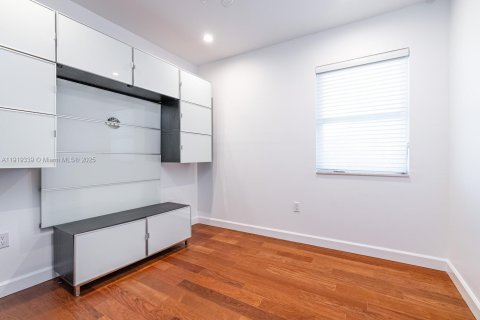 Купить виллу или дом в Корал-Гейблс, Флорида 4 спальни, 275.73м2, № 1974881 - фото 20