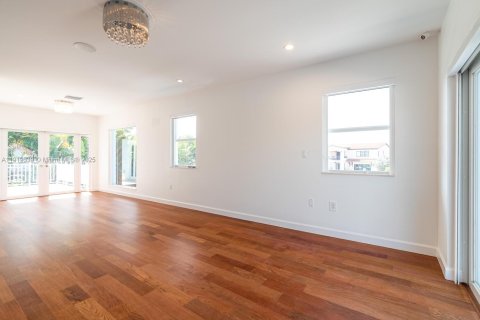 Купить виллу или дом в Корал-Гейблс, Флорида 4 спальни, 275.73м2, № 1974881 - фото 26