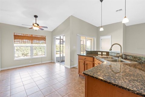 House in San Antonio, Florida 2 bedrooms, 138.33 sq.m. № 2131970 - photo 16